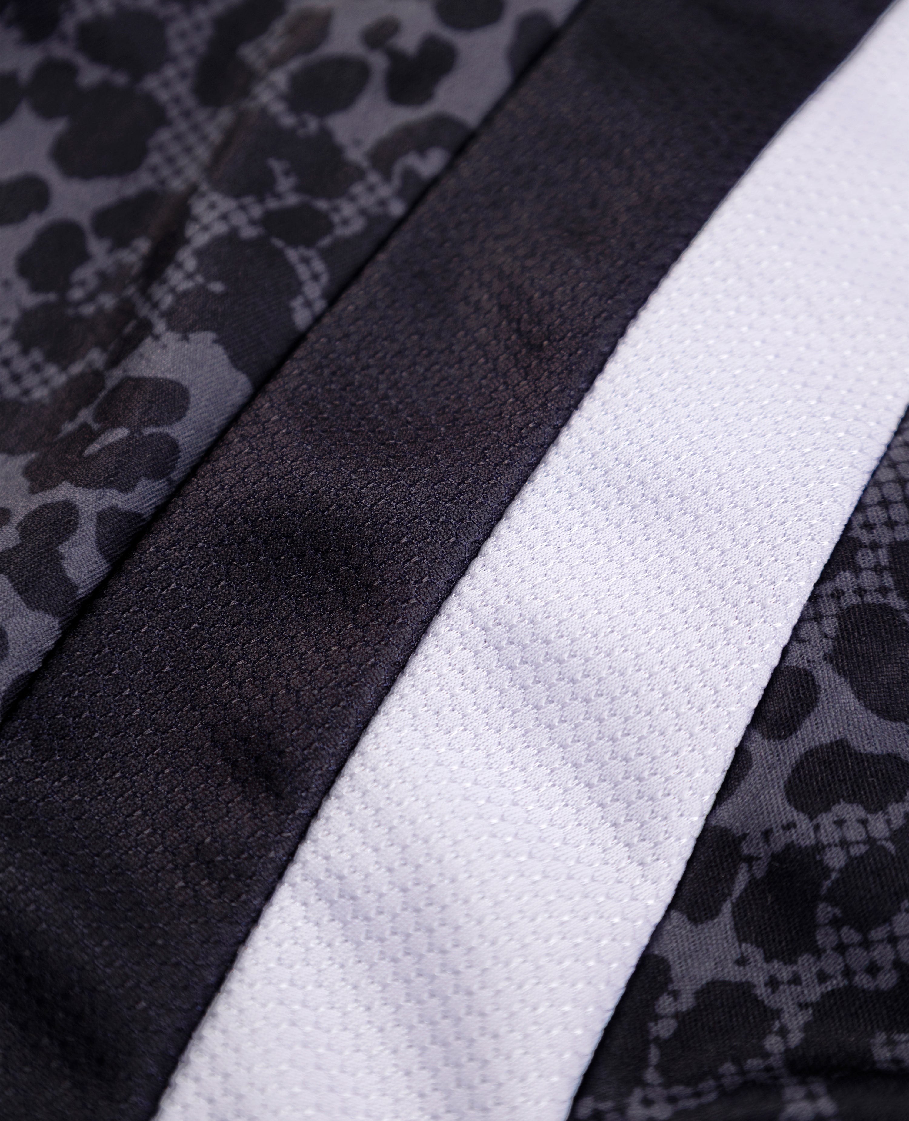 BLACK ANIMALS JERSEY LONGSLEEVES