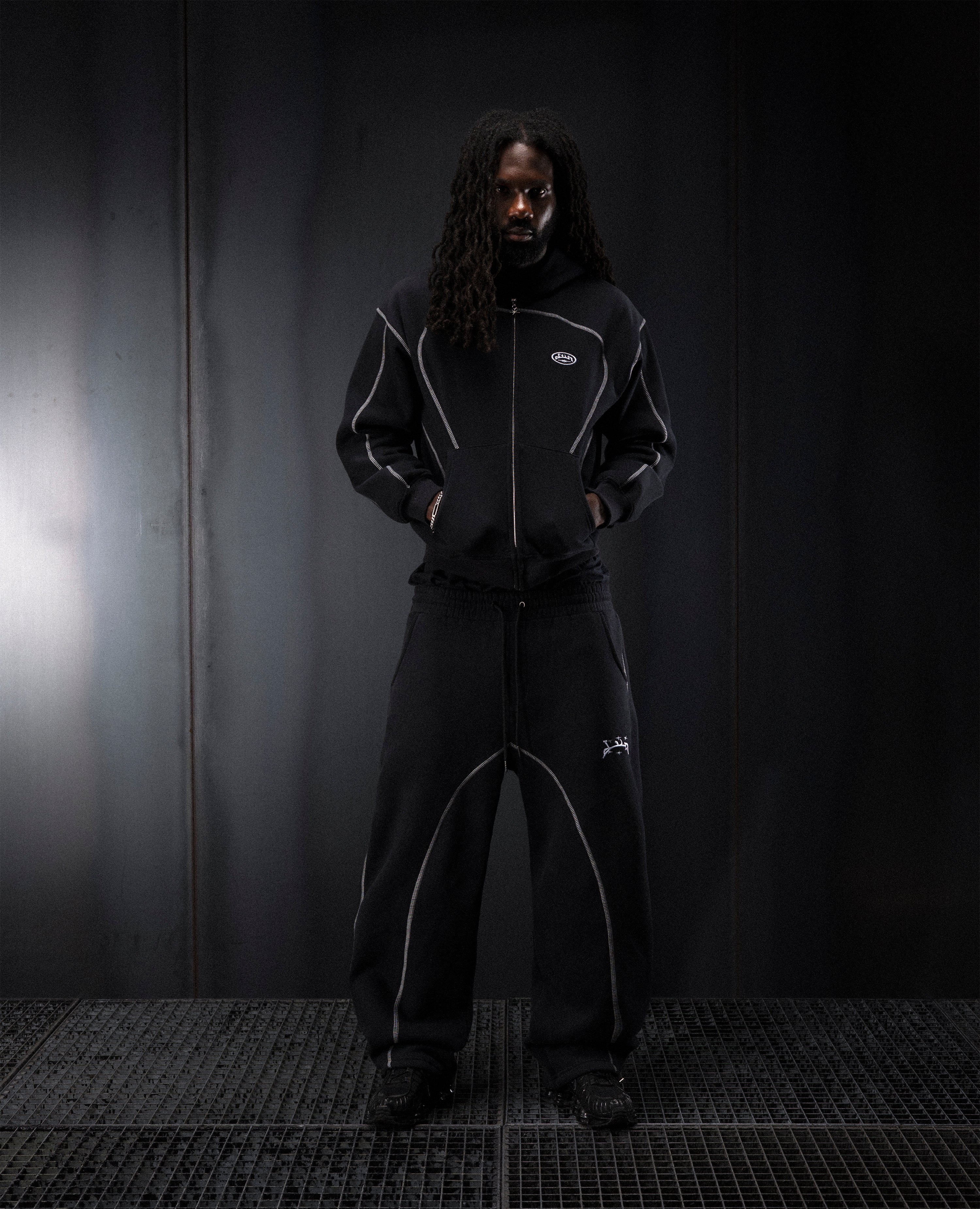 BLACK LINE JOGGER